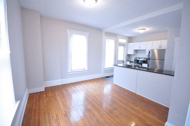 Building Photo - 24 E Blake Ave