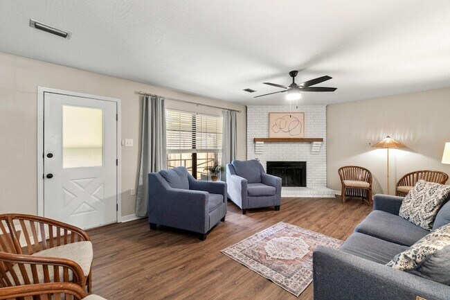 Foto del edificio - 129 Brookwood Ln