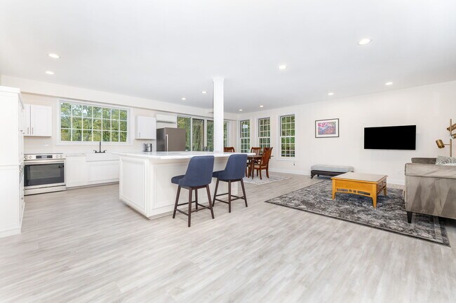 Foto del edificio - 235 White Deer Rocks Rd