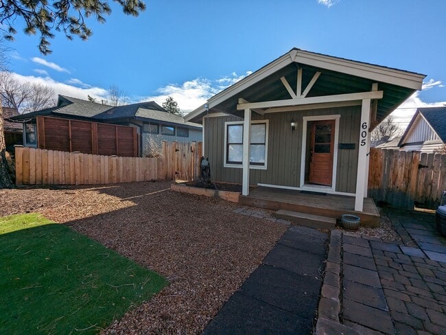 Building Photo - 1x1 updated NW Bend house with fully fence...