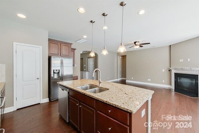 Building Photo - 149 Glade Vly Ave