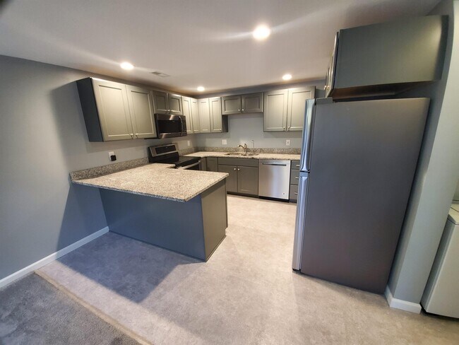 Building Photo - 3041 La Vista Dr