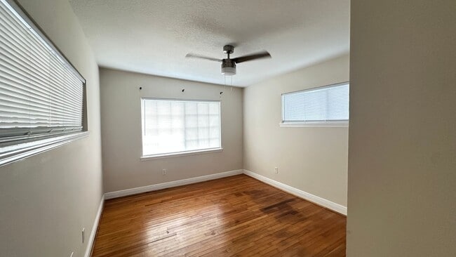 Building Photo - Charming 1BR/1BA Duplex in the Heart of Do...