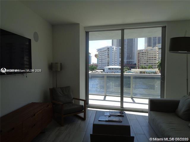 Foto del edificio - 2600 E Hallandale Beach Blvd