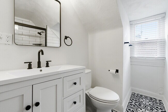 Foto del edificio - 3326 E Overlook Rd