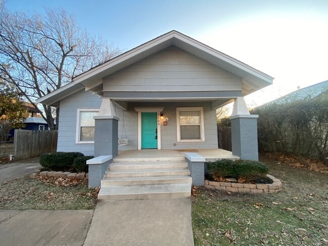 Available Now!! 2 bed 1 bath Near Downtown OKC - Available Now!!  2 bed 1 bath Near Downtown OKC House