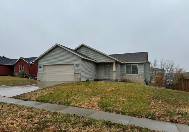 Foto del edificio - NW Rochester 4 bedroom 3 bath 2 car attach...