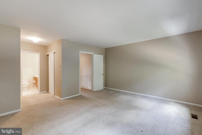 Building Photo - 14 Yorktown Ct