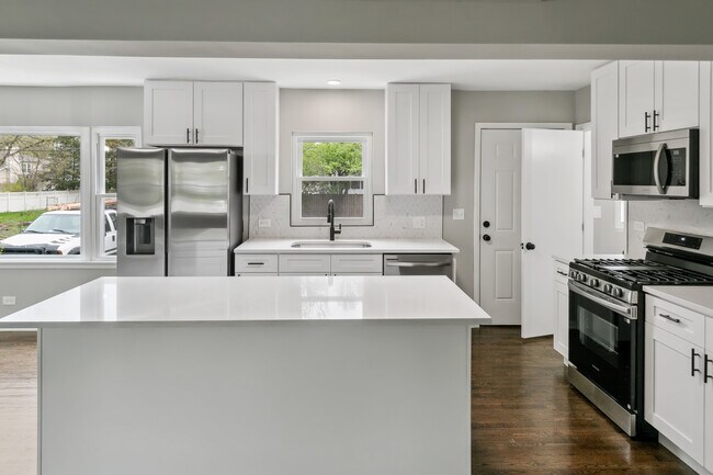 Foto del edificio - 4737 Belmont Rd