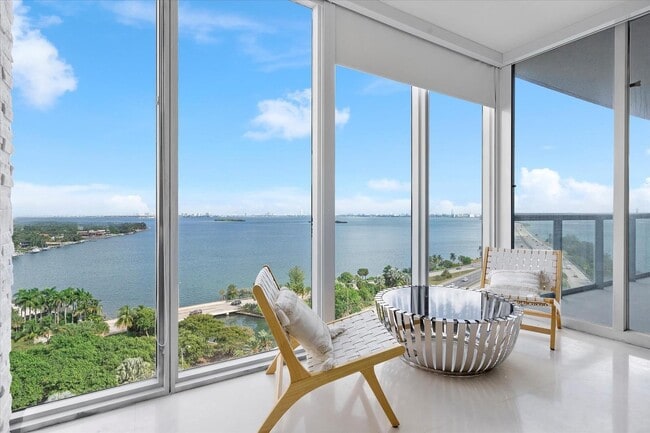 Building Photo - 601 NE 36th St