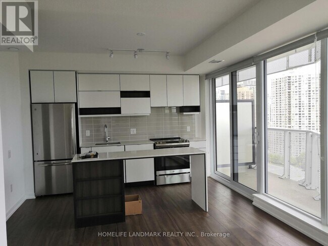Photo du bâtiment - 4065 Confederation Pkwy