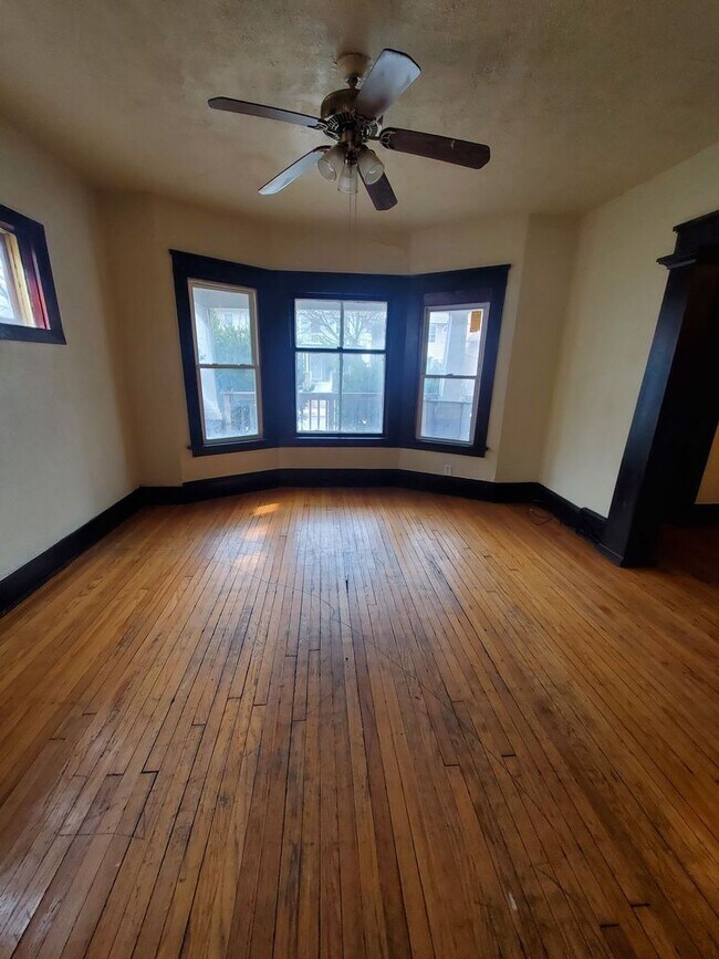 Building Photo - 3162-3164 N Richards St - Duplex