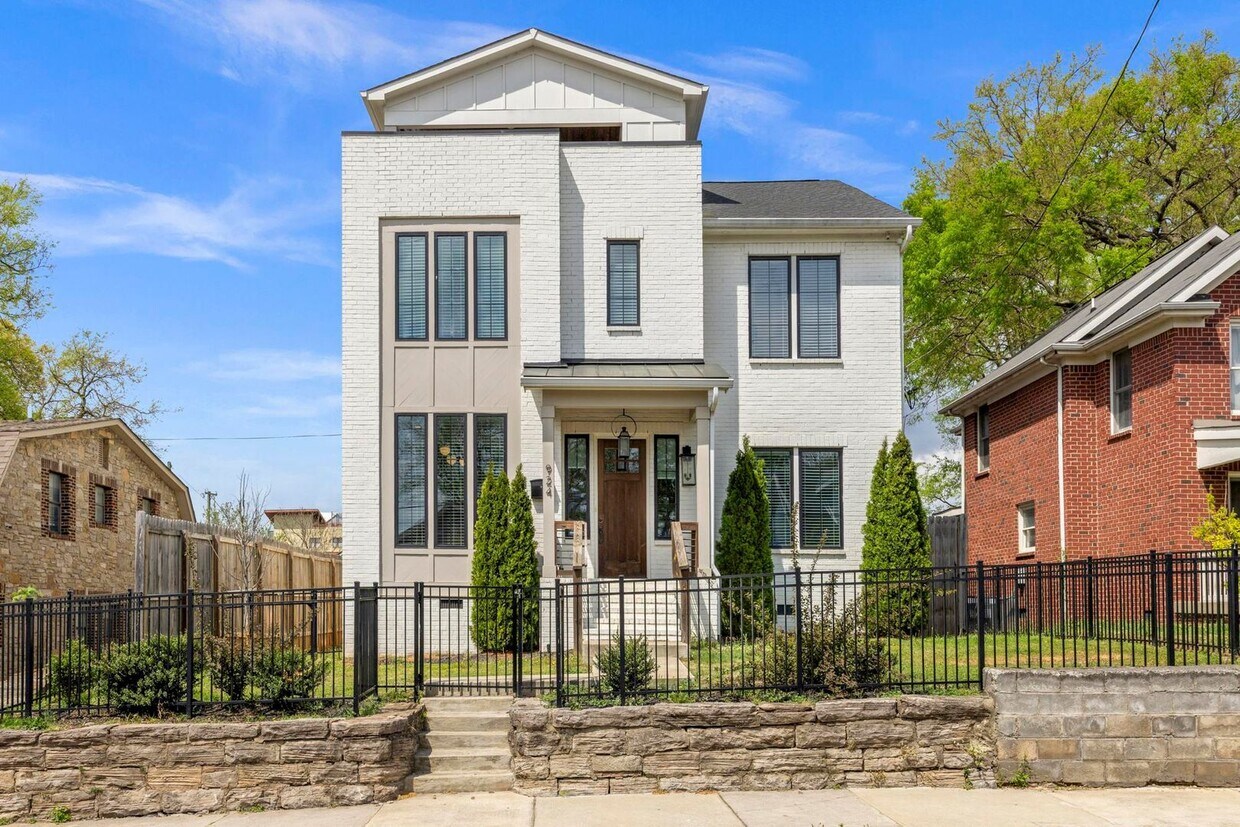 Luxury Living Just Minutes from Downtown Nashville - Luxury Living Just Minutes from Downtown Nashville