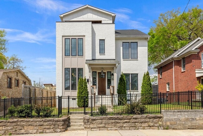 Building Photo - 924 Jackson St