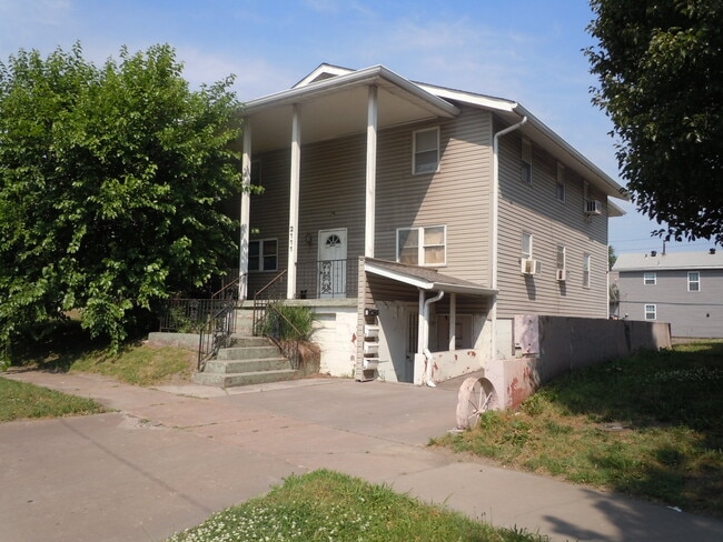 Building Photo - 2111 Lincoln Ave
