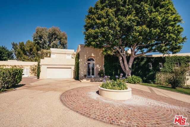 Building Photo - 1121 El Retiro Way