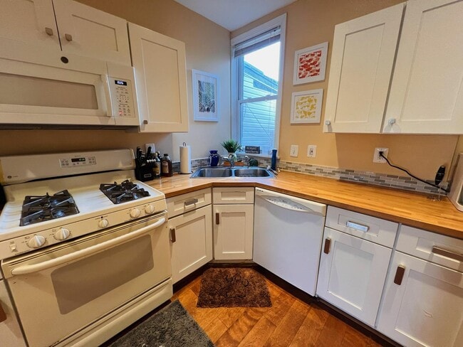Kitchen - 3415 Hickory Ave