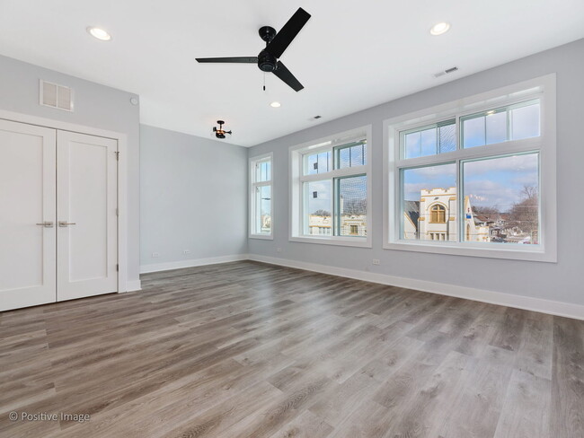 Building Photo - 4013 N Pulaski Rd