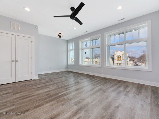 Building Photo - 4013 N Pulaski Rd