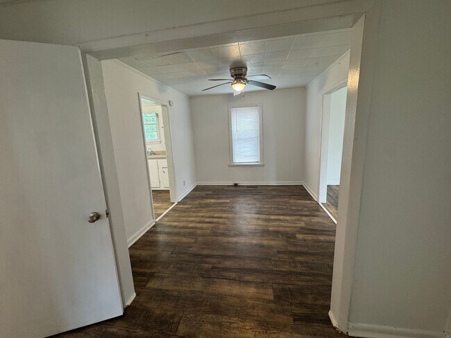 Foto del edificio - 2 Bedroom, 1 Bath House in Columbia!