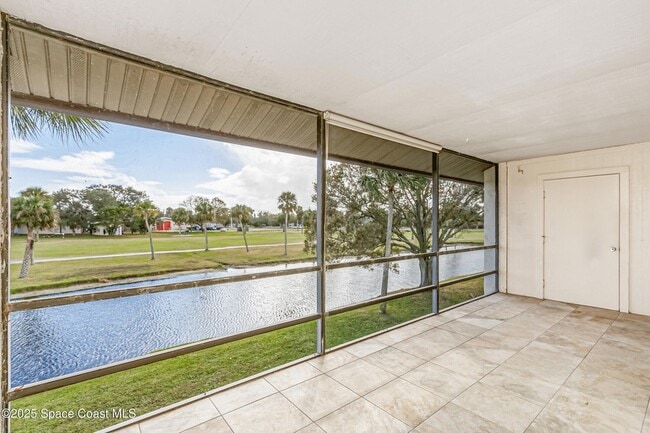 Building Photo - 2125 Golf Isle Dr