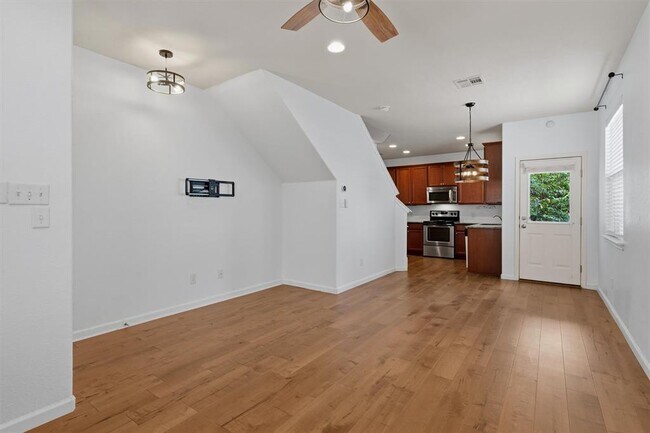 Building Photo - 5908 Red Bud Ridge Ln