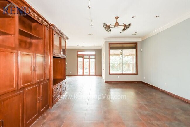 Foto del edificio - Now Available!