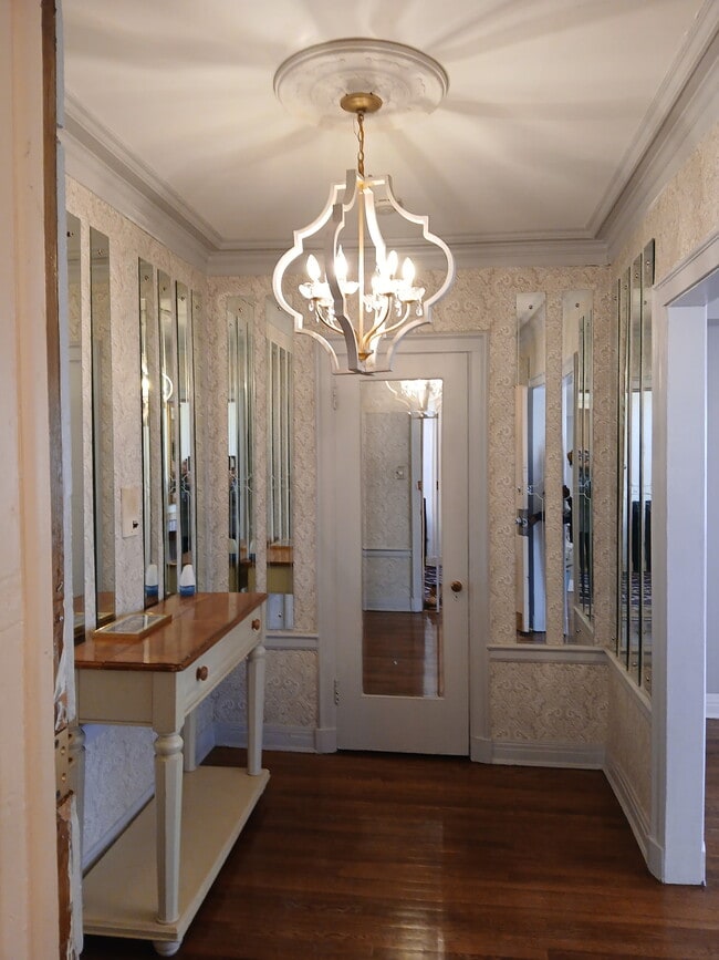 Building Photo - 6843 S Merrill Ave