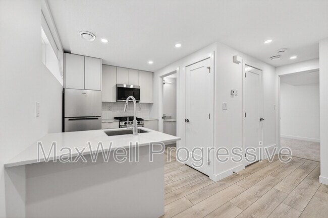 Photo du bâtiment - 13516-13115 115 Ave NW