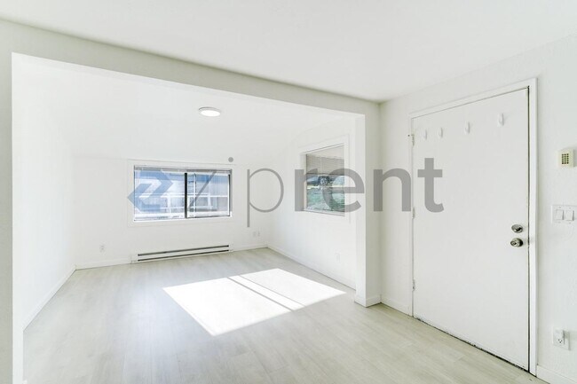 Building Photo - 2717 S 125th St