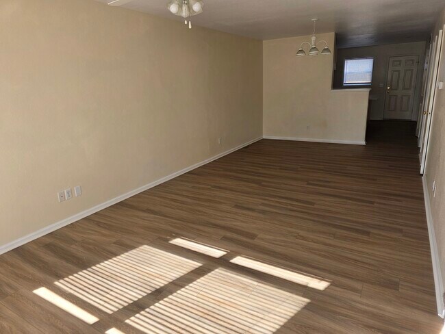 Foto del edificio - 4400 Rawhide Rd