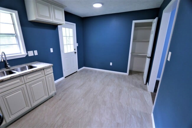 Building Photo - 13365 Blackgum St