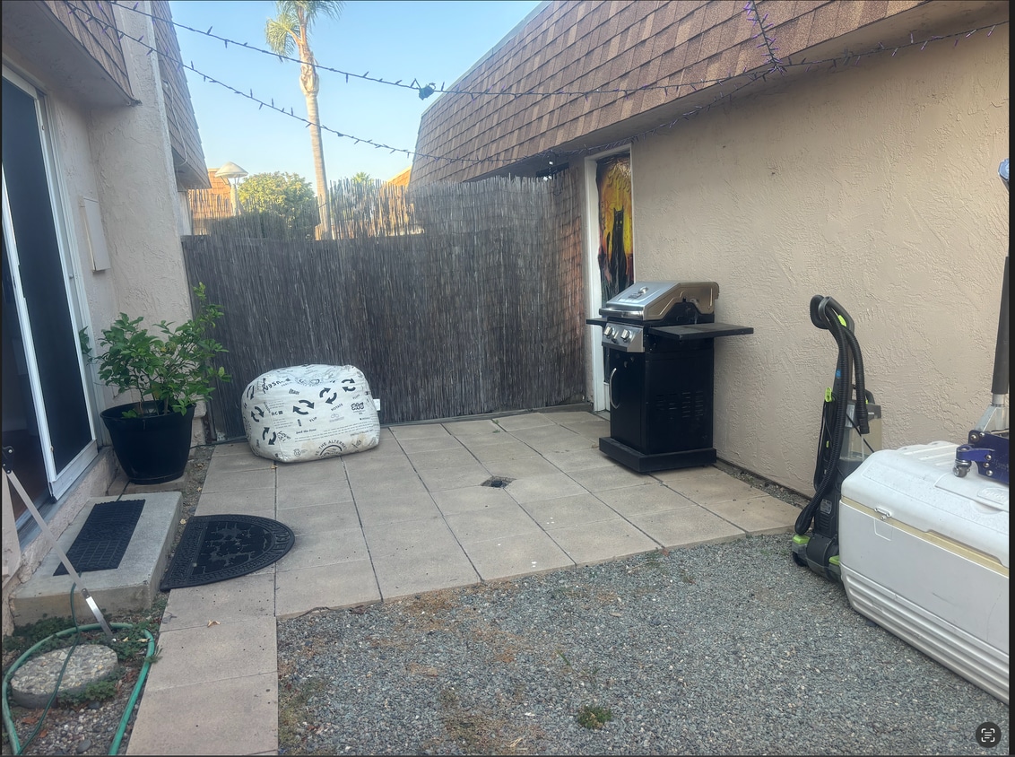 patio between house and garage - 201 Festival Dr