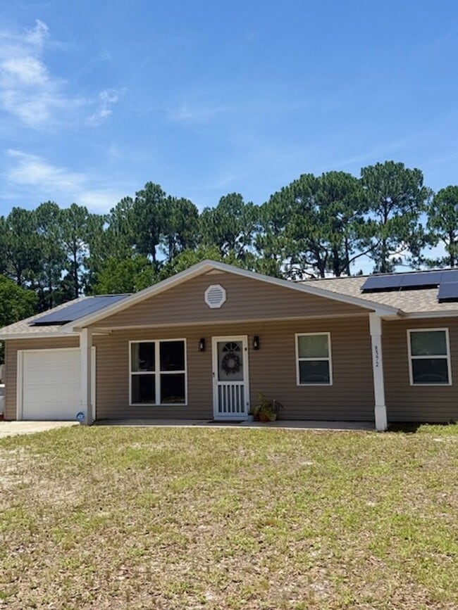 Building Photo - Charming Navarre Home on Nearly Half an Acre
