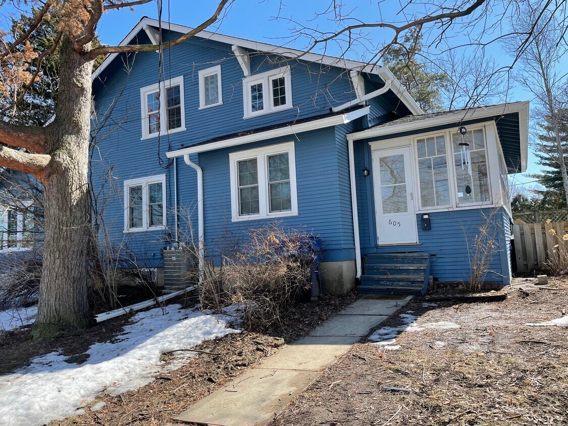 Primary Photo - 605 Cedar St