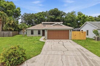 Building Photo - 8232 Country Oaks Ct