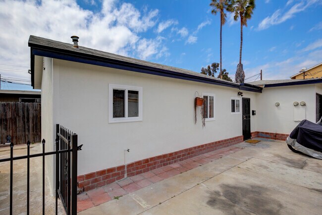 Building Photo - 1733 W 150th St