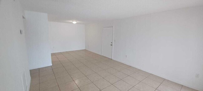 Building Photo - 405 Executive Center Dr