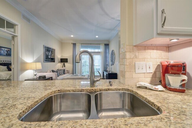 Foto del edificio - 5353 Memorial Dr