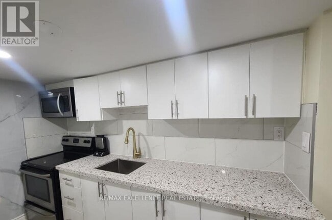 Building Photo - 156 Voltarie Cres