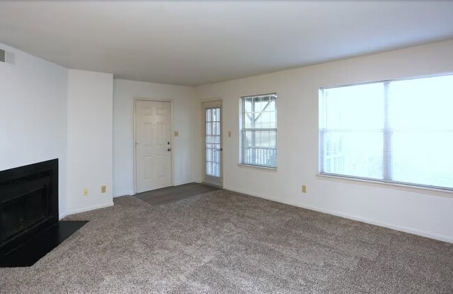 Building Photo - The Hedges Apartment Homes