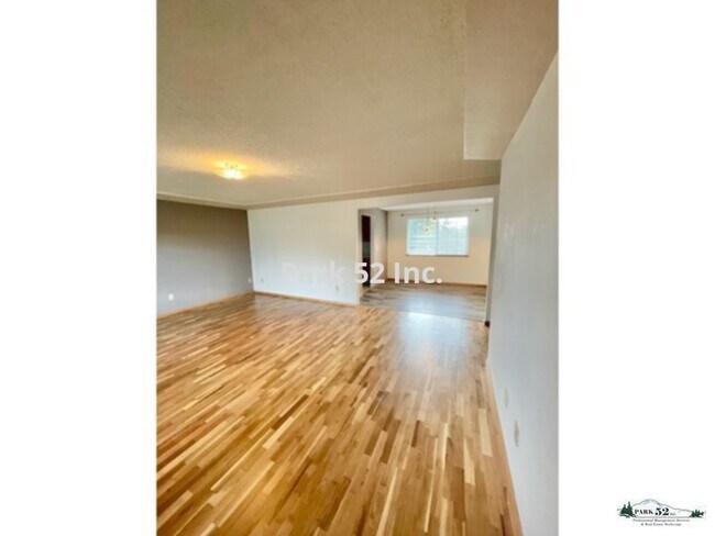 Building Photo - 1220 S Woodlawn St