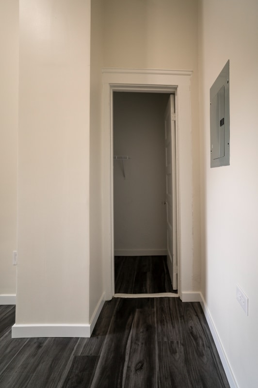 Building Photo - 1277 W 67th St