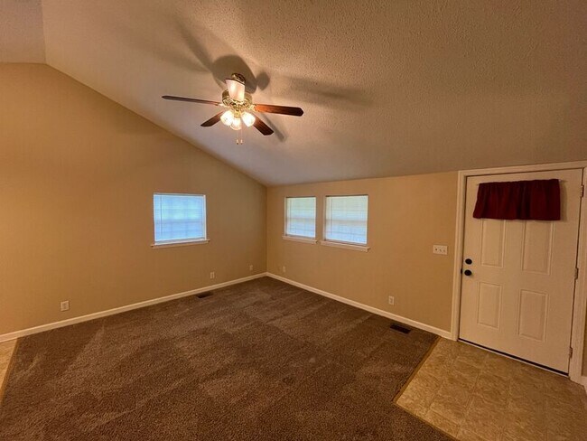 Building Photo - 2103 Bream Ln