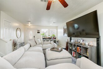 Building Photo - 1807 Live Oak Hill St