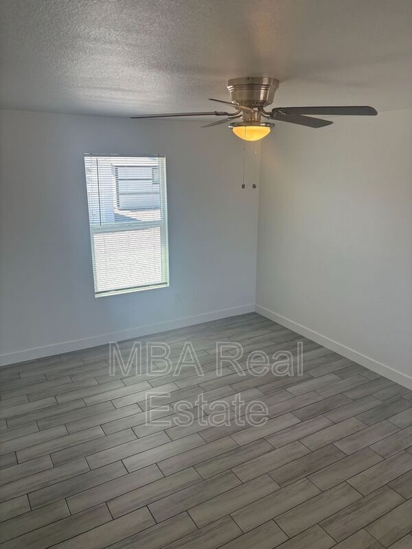 Building Photo - 5040 N 18th Ave