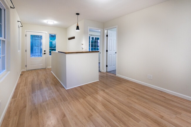 Building Photo - 504 Eden Ave