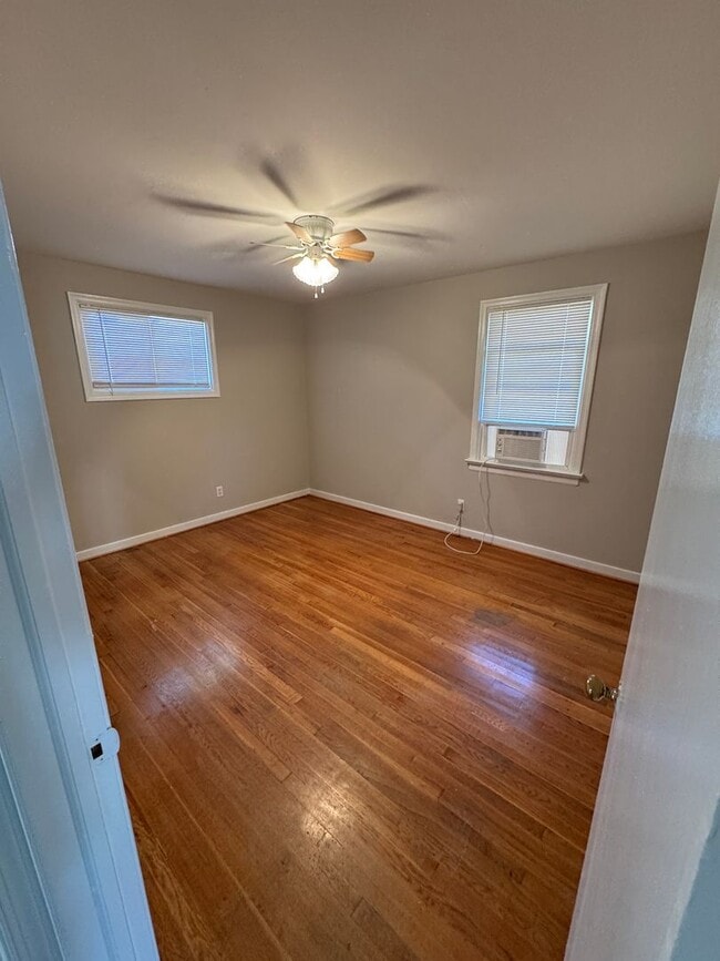 Building Photo - Charming 3 bedroom home in West End Manor ...