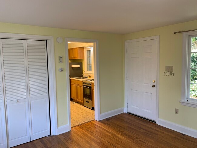 Building Photo - 1471 Point Way