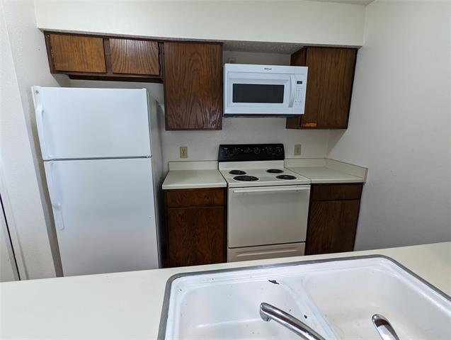 Foto del edificio - 12480 Abrams Rd